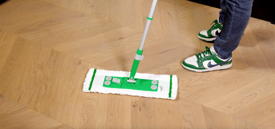 Vloer wordt onderhouden met de Osmo Wisch-Fix