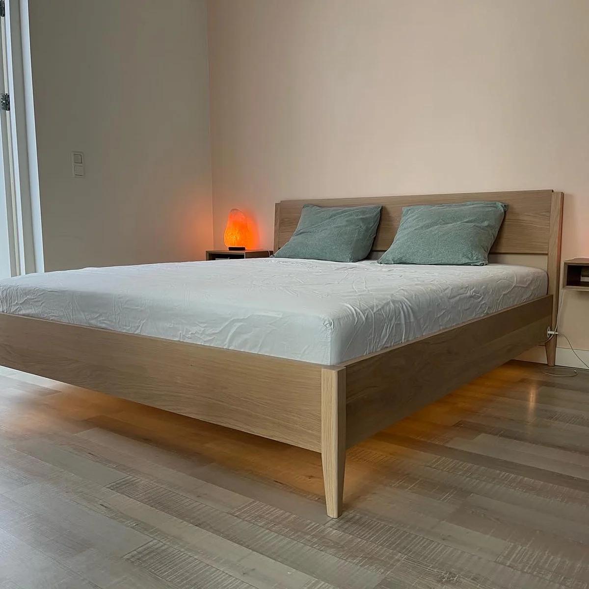 Eiken bed met een naturelle look