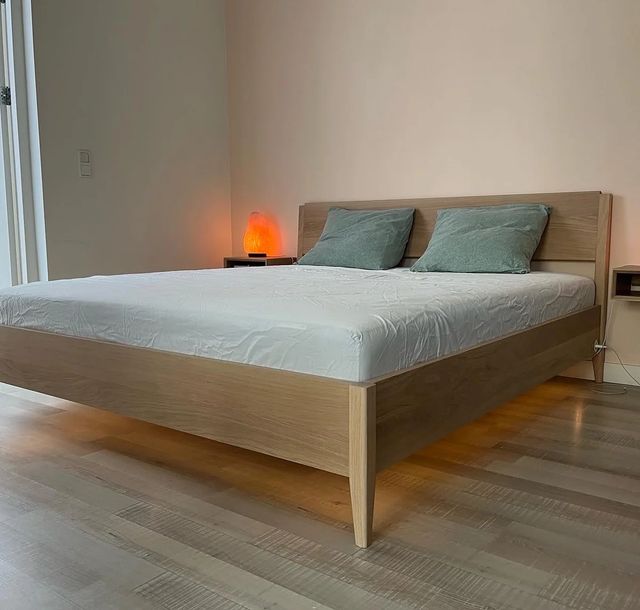 Eiken bed met een naturelle look
