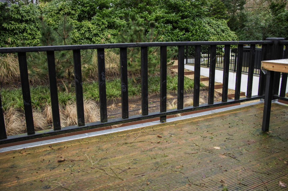 Groene aanslag op terras