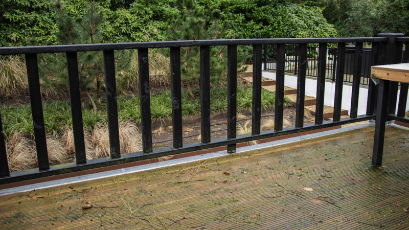 Groene aanslag op terras