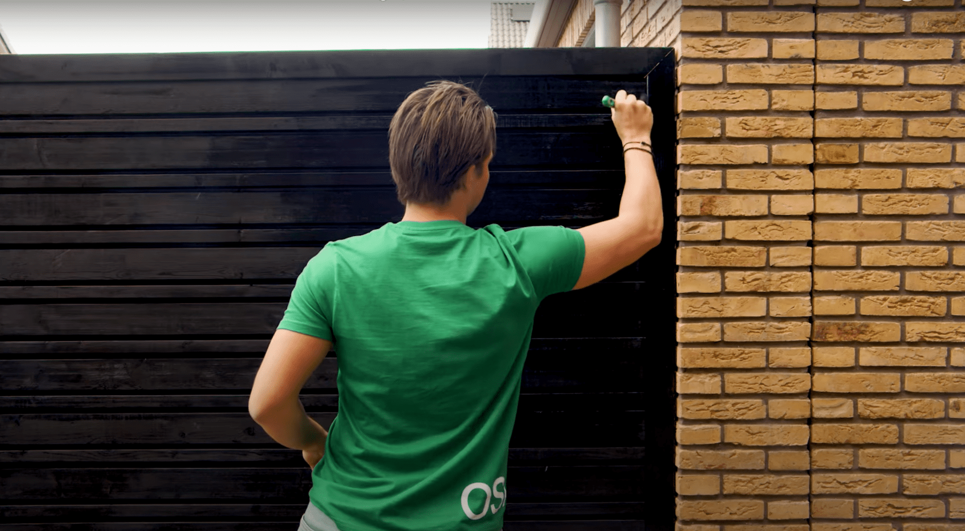 Persoon is afwerklaag aan het aanbrengen