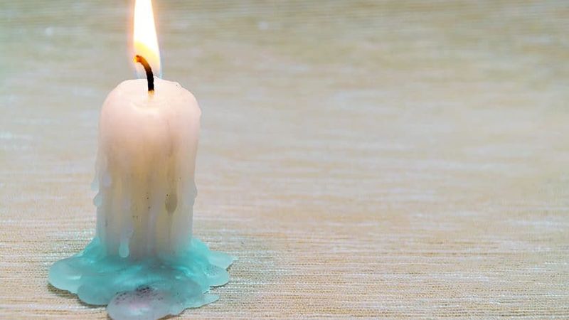 Kaarsvet verwijderen van houten tafel