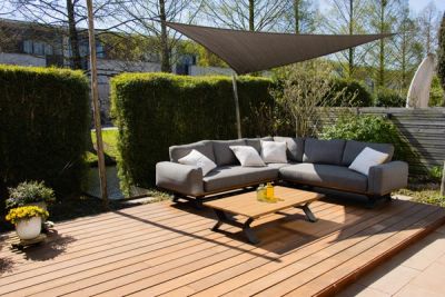 Houten terras in de zon