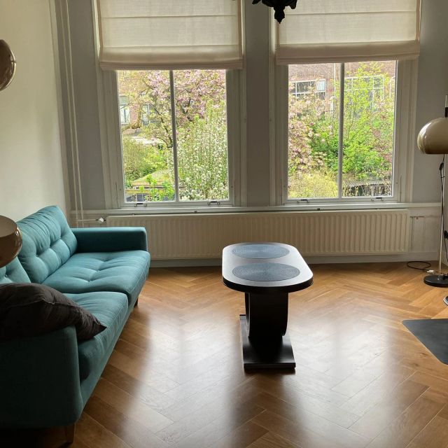 Eiken visgraatvloer in een klassieke woonkamer, behandeld met Osmo Hardwaxolie Original 3032, Kleurloos zijde-mat