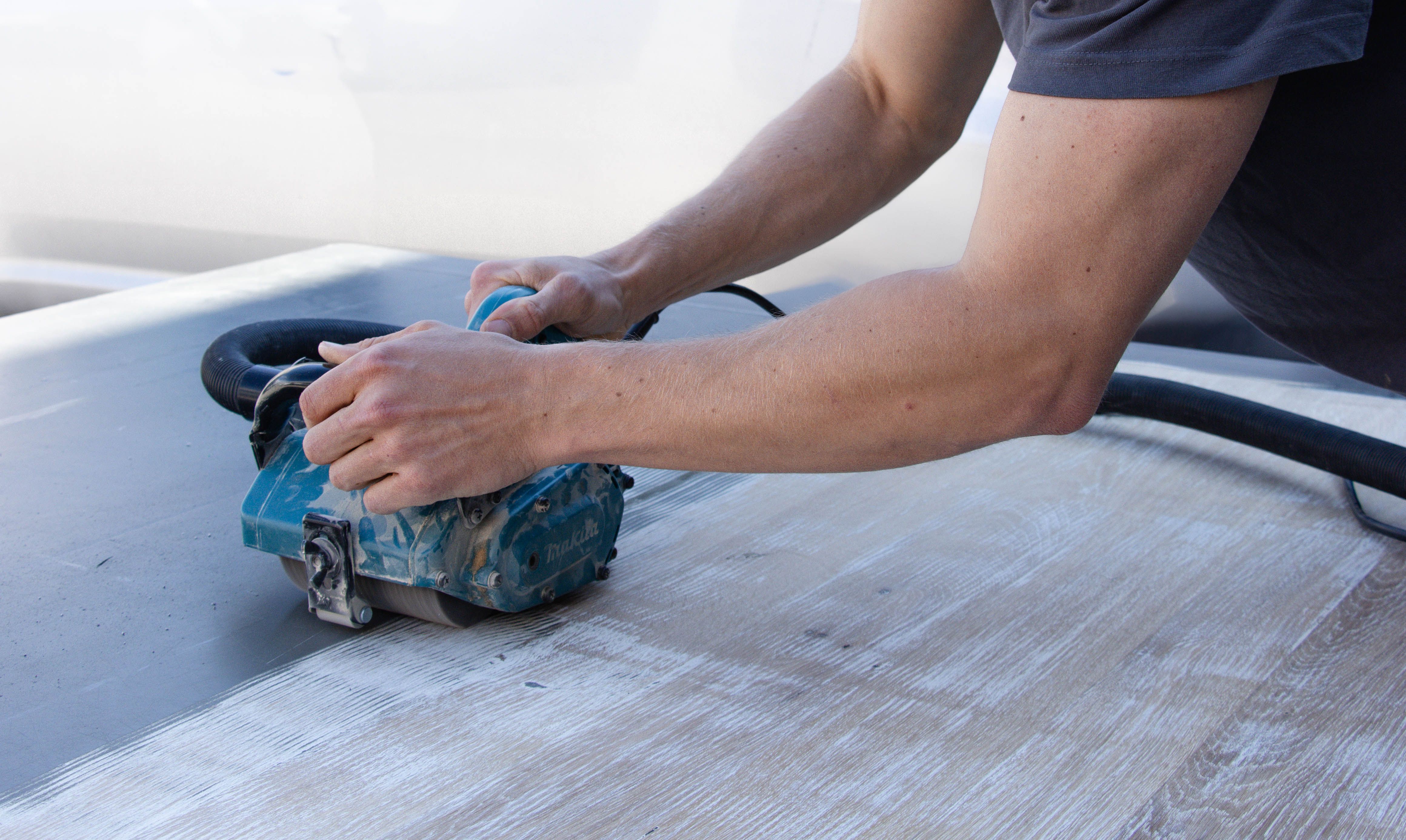 Persoon is aan het schuren