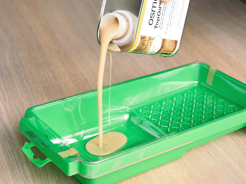 Breng de eerste laag olie aan