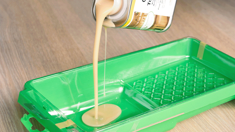 Breng de eerste laag olie aan