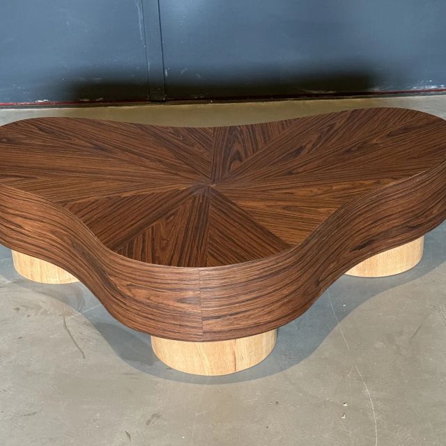 Walnoten design salontafel met stervormig fineer, behandeld met Osmo TopOil 3058, Kleurloos mat
