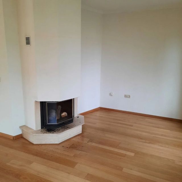Eiken vloer rond een open haard, behandeld met Osmo Hardwaxolie Original 3062, Kleurloos mat