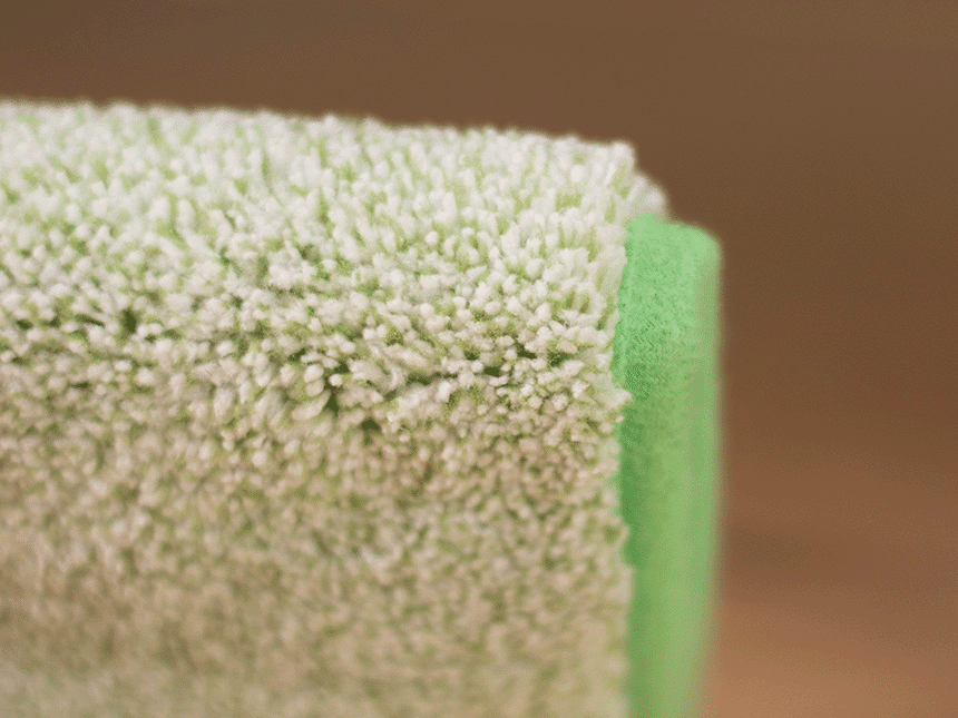 dweil hetb oppervlakte met de Osmo vochtige doek