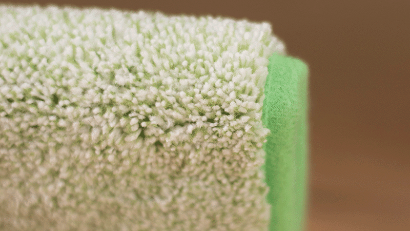 dweil hetb oppervlakte met de Osmo vochtige doek