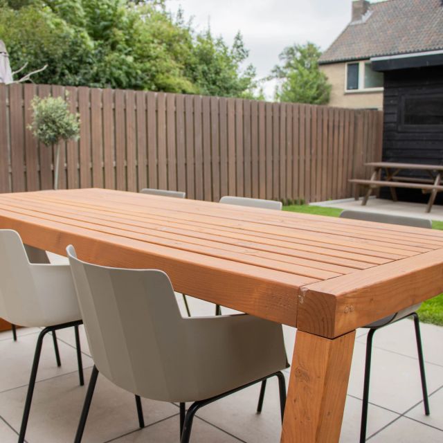 Douglas tuintafel behandeld met Osmo Terras-Olie 004, Douglas
