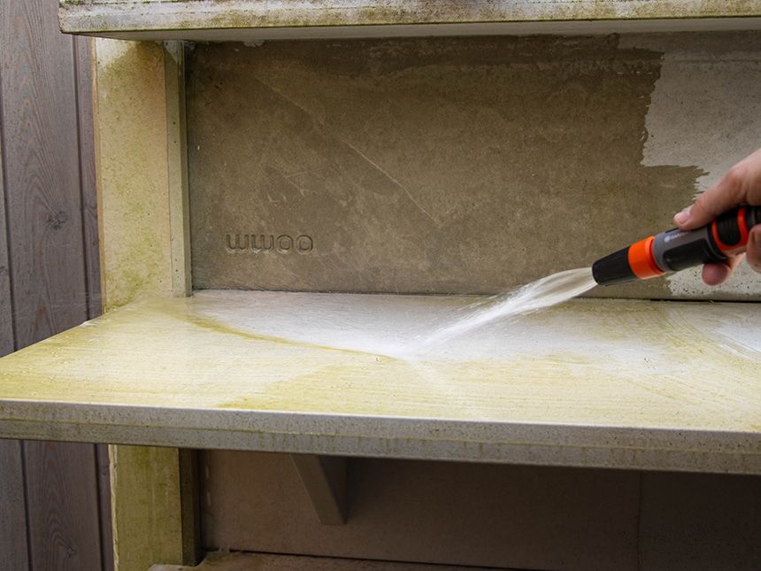 Oppervlak wat word schoon gespoten met water