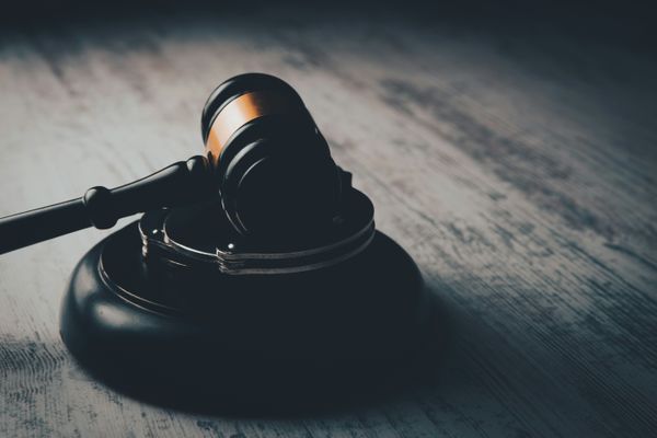How to Handle a Business Lawsuit: From Complaint to Resolution