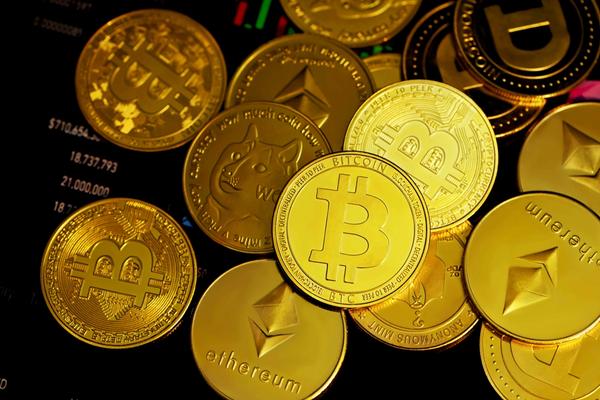 Crypto Portfolio Diversification: Beyond Bitcoin