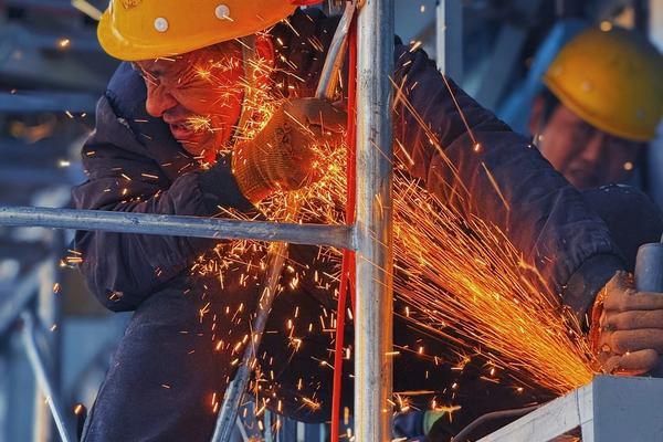 Work-Related Accident Claims: Workers Compensation vs. Personal Injury