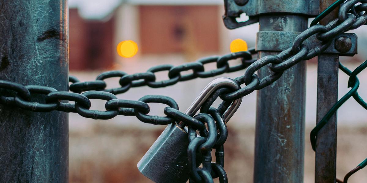 How to Avoid Crypto Scams: Common Frauds and Red Flags