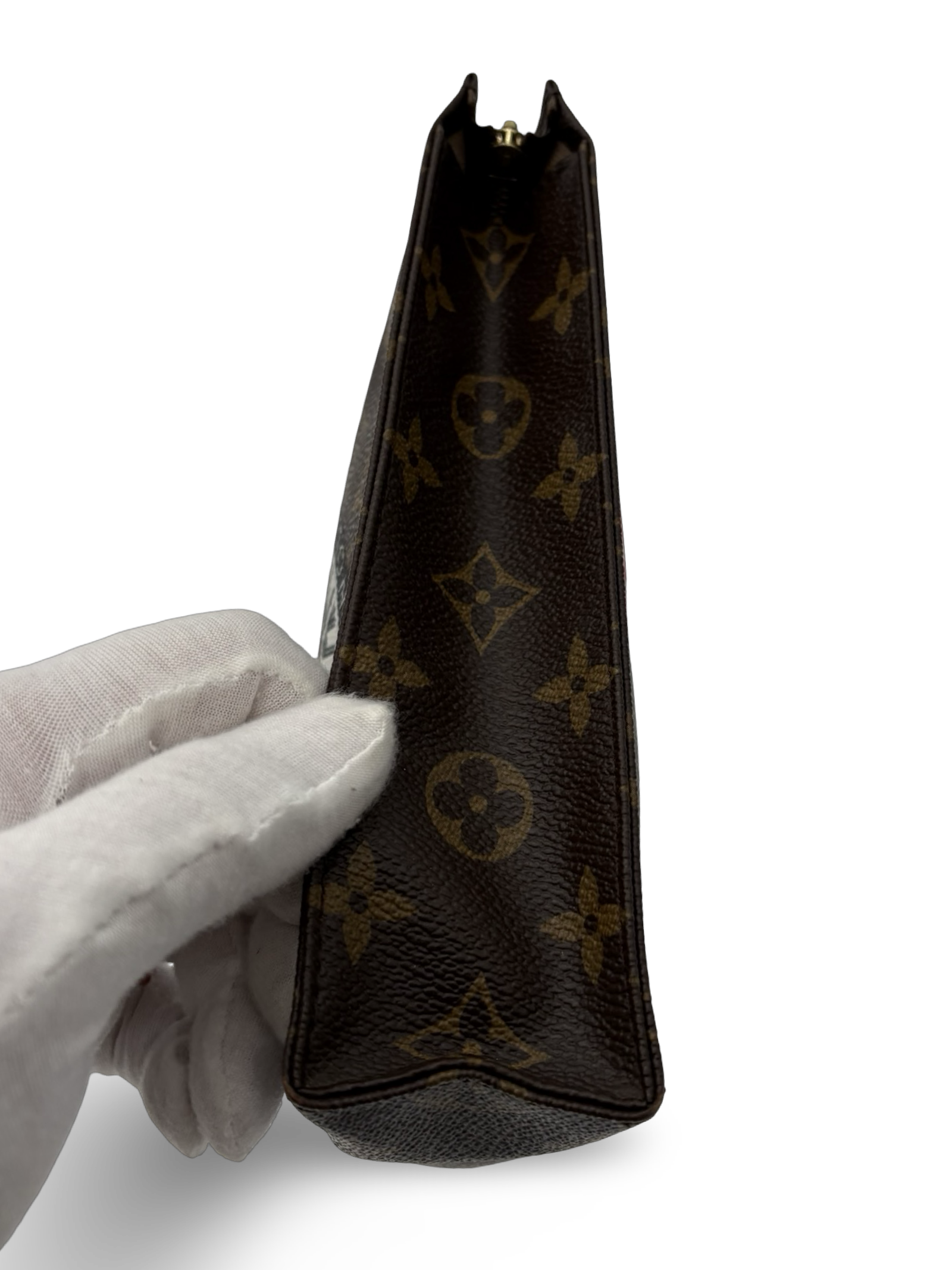 Louis Vuitton Toiletry 26 World Tour Edition Brown Canvas Monogram Clutch Bag With Patches — image 9