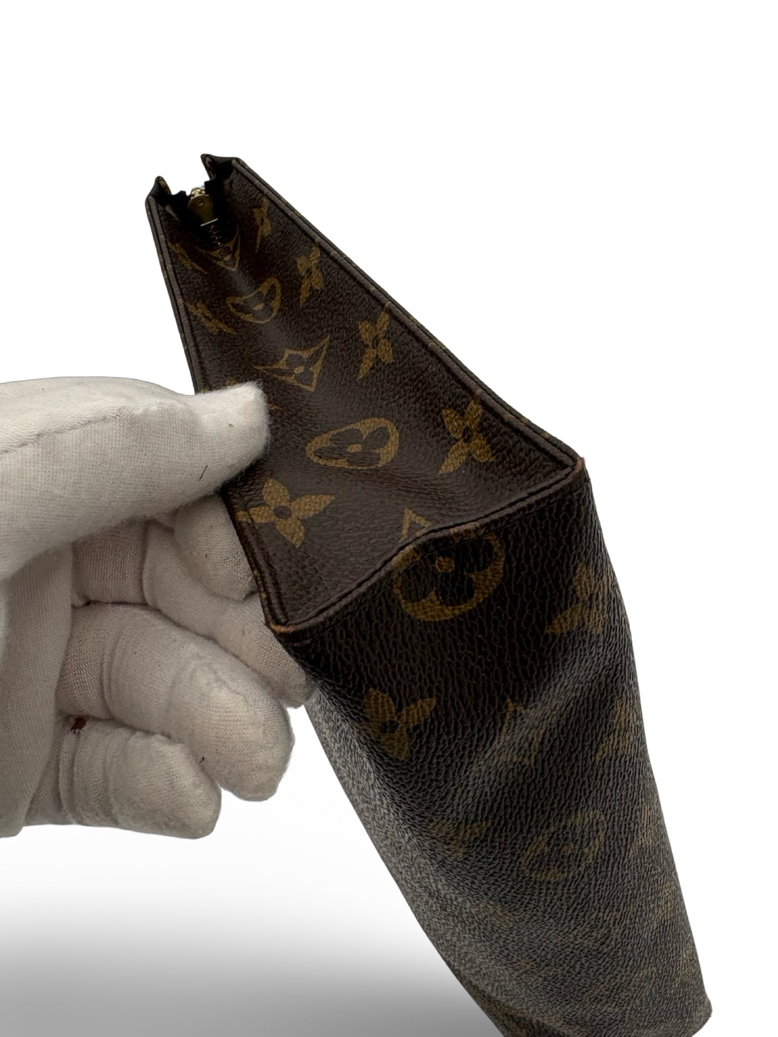 Louis Vuitton Toiletry 26 World Tour Edition Brown Canvas Monogram Clutch Bag With Patches — image 10