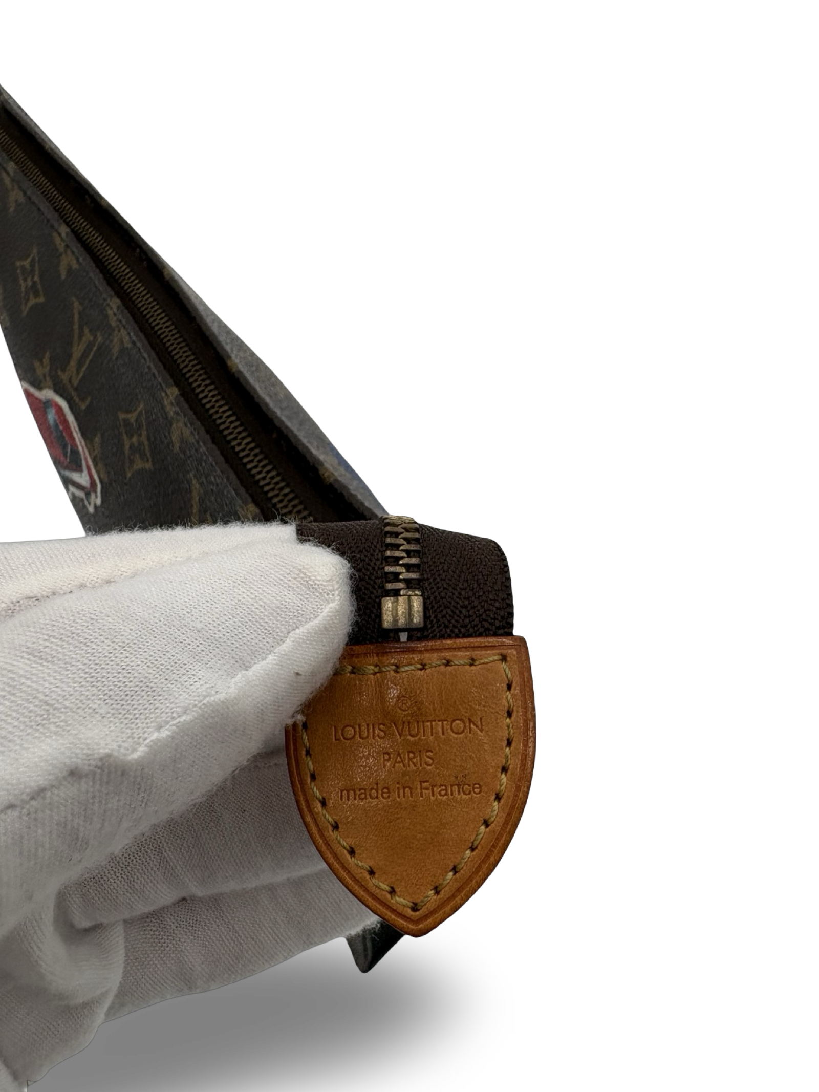 Louis Vuitton Toiletry 26 World Tour Edition Brown Canvas Monogram Clutch Bag With Patches — image 12