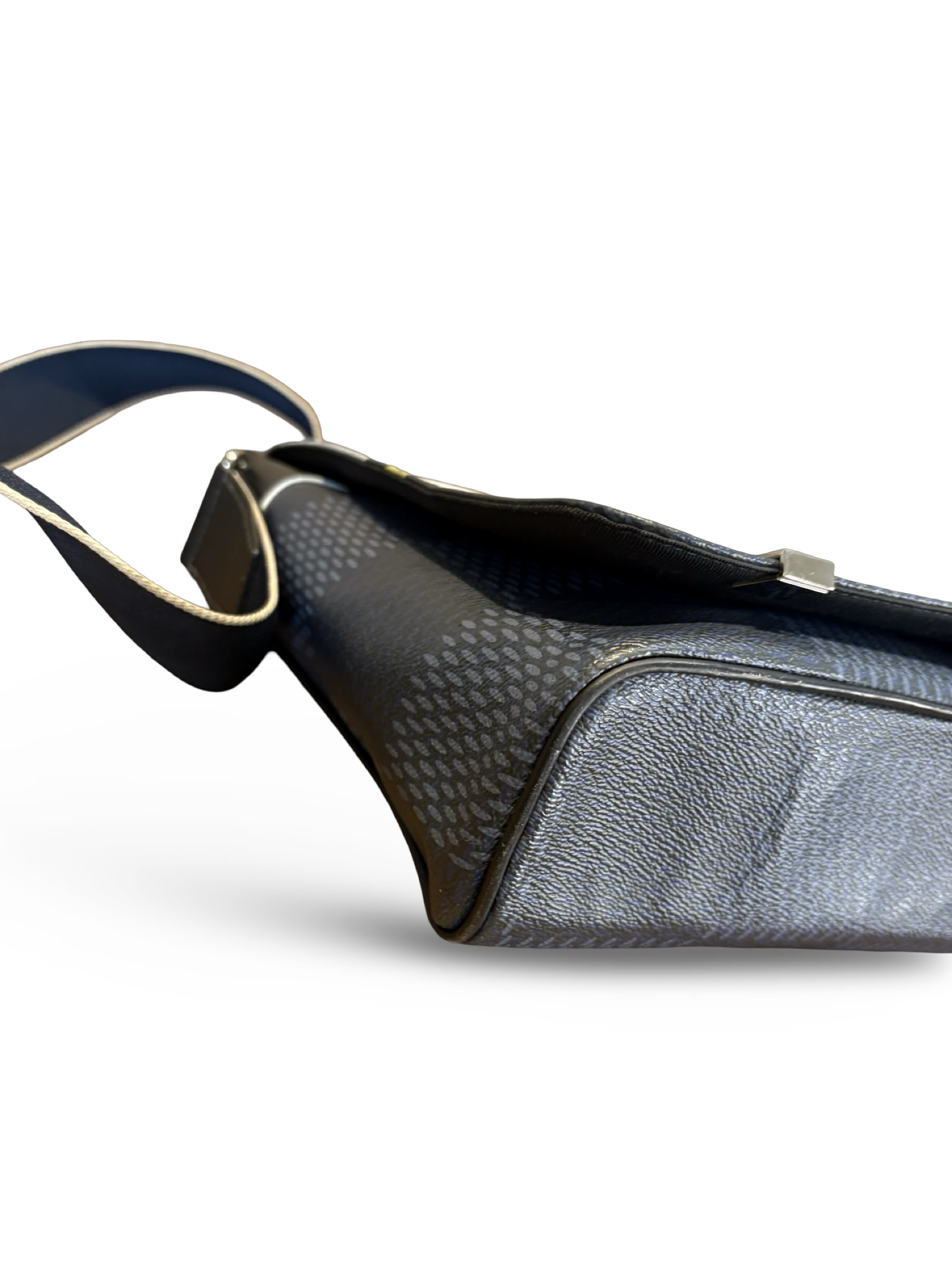 Louis Vuitton District Messenger MM Cobalt Latitude Americas Cup Bag — image 12