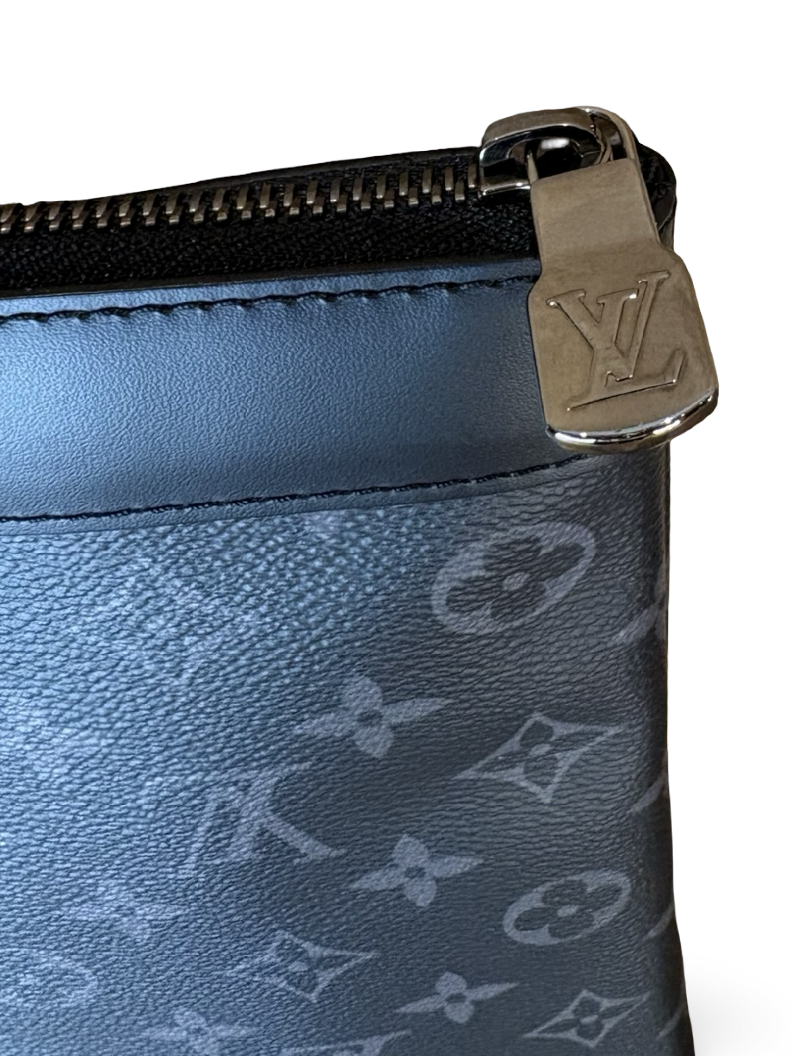 Louis Vuitton Discovery Pochette Black Eclipse Monogram Clutch Bag — image 4