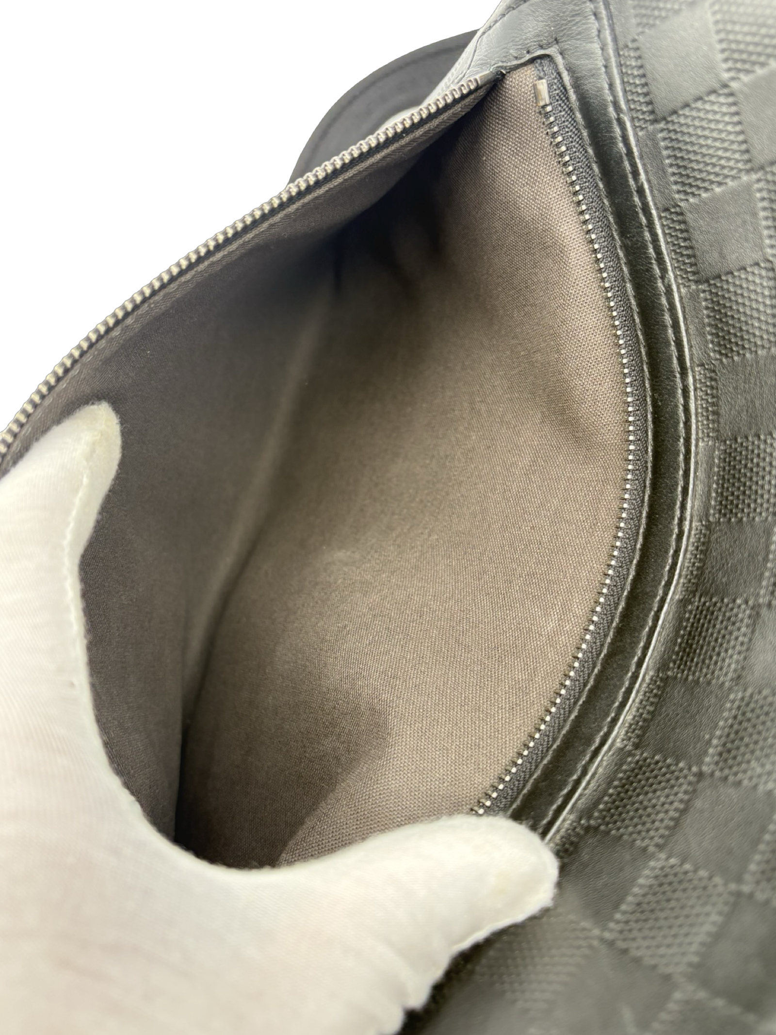 Louis Vuitton Calypso MM Black Damier Infini Messenger Bag — image 19