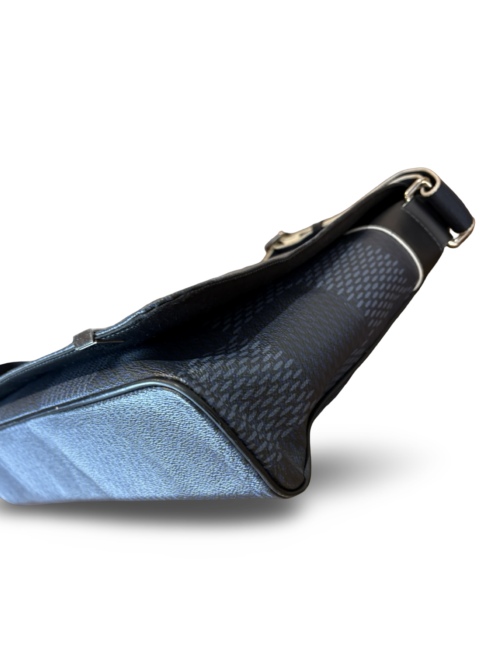 Louis Vuitton District Messenger MM Cobalt Latitude Americas Cup Bag — image 11