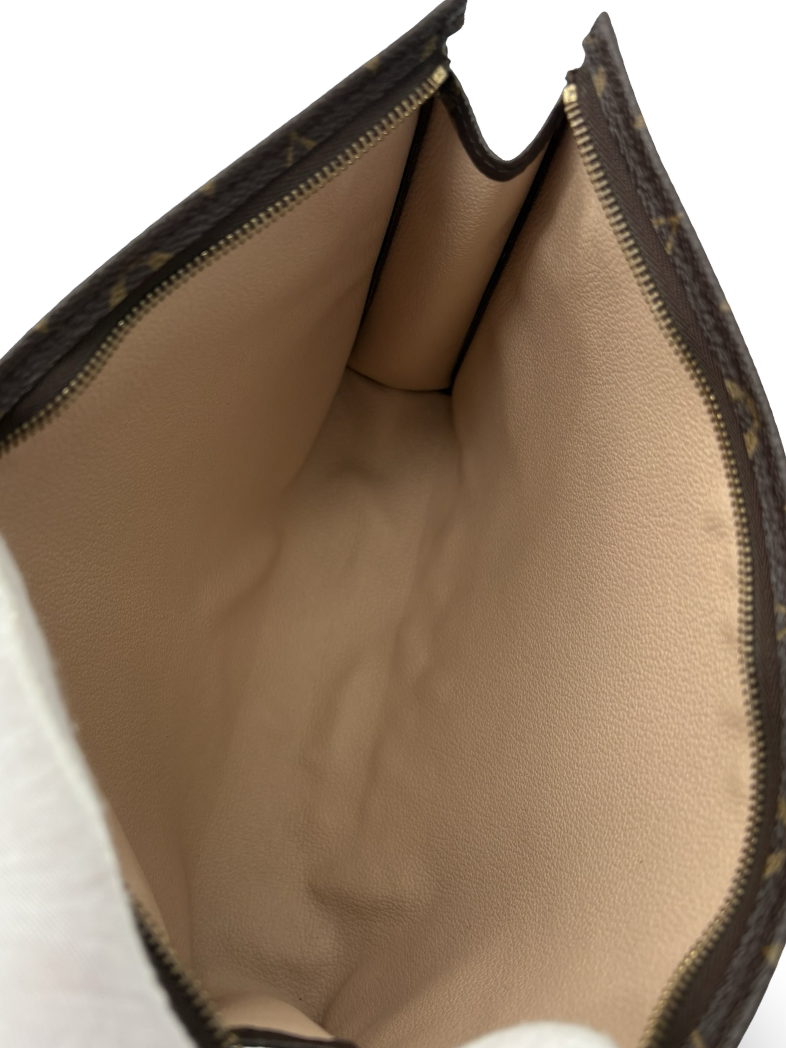 Louis Vuitton Toiletry 26 World Tour Edition Brown Canvas Monogram Clutch Bag With Patches — image 13