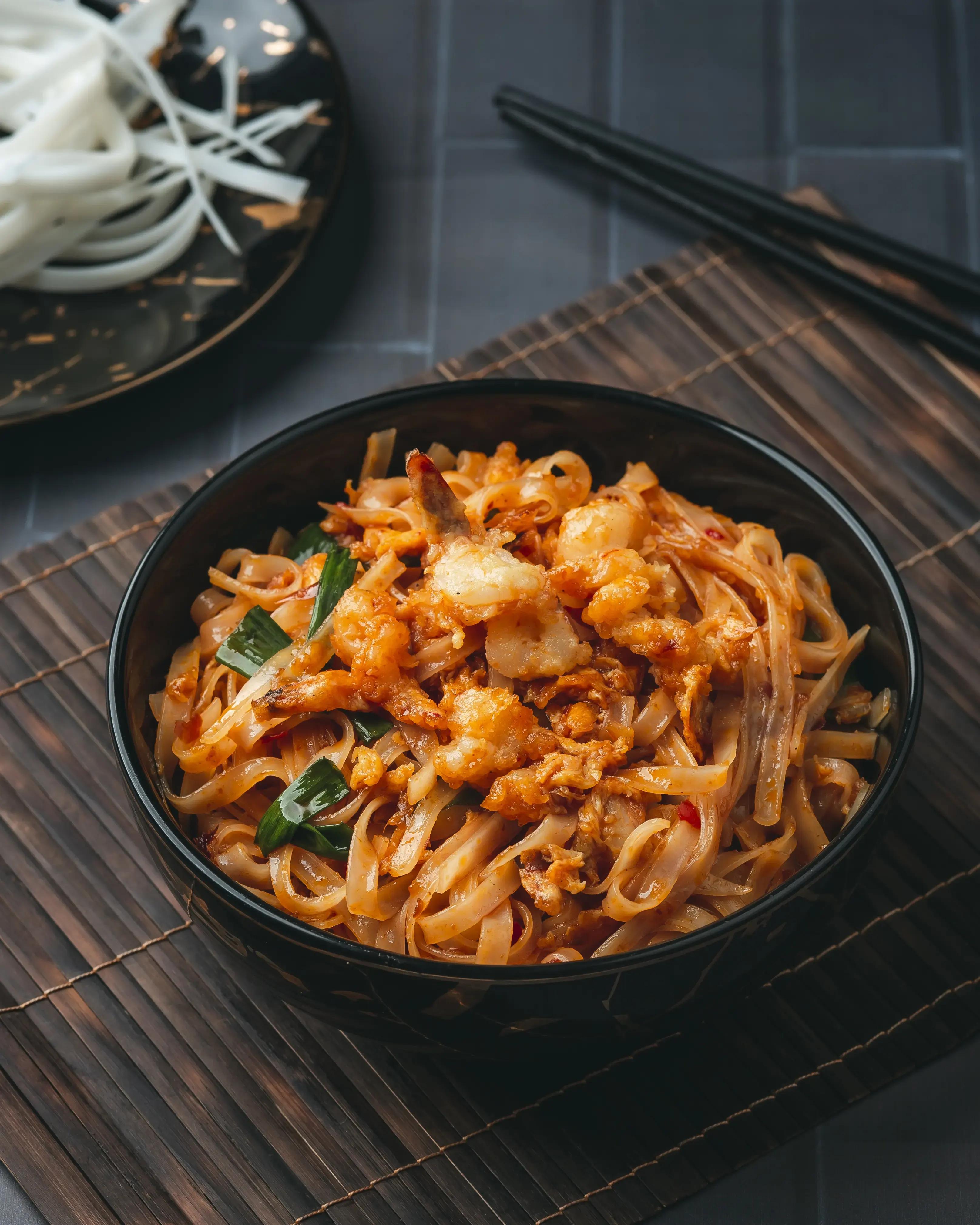 Pad Thai Noodles with ( Chicken/ Prawn/ Seafood)