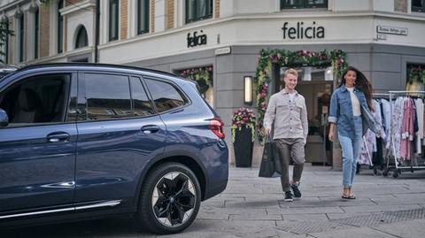 Bilabonnementet gir deg samme friheten som å eie bil, men full fleksibilitet til å bytte, pause eller avslutte når som helst. Vi håndterer alt det praktiske for deg, og du slipper verditapet og overraskende utgifter! Vi er opptatt av å tilby rett bil til rett tid. Verden rundt oss og behovene våre endres raskt, bilen man trenger i dag er ikke nødvendigvis bilen man trenger om 3, 6 eller 12 mnd. Derfor ønsker vi å gjøre bytte av bil til en positiv opplevelse!