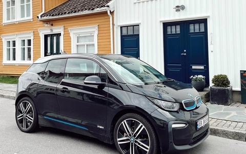 BMW i3 fully charged forran sørlandsgate i risør