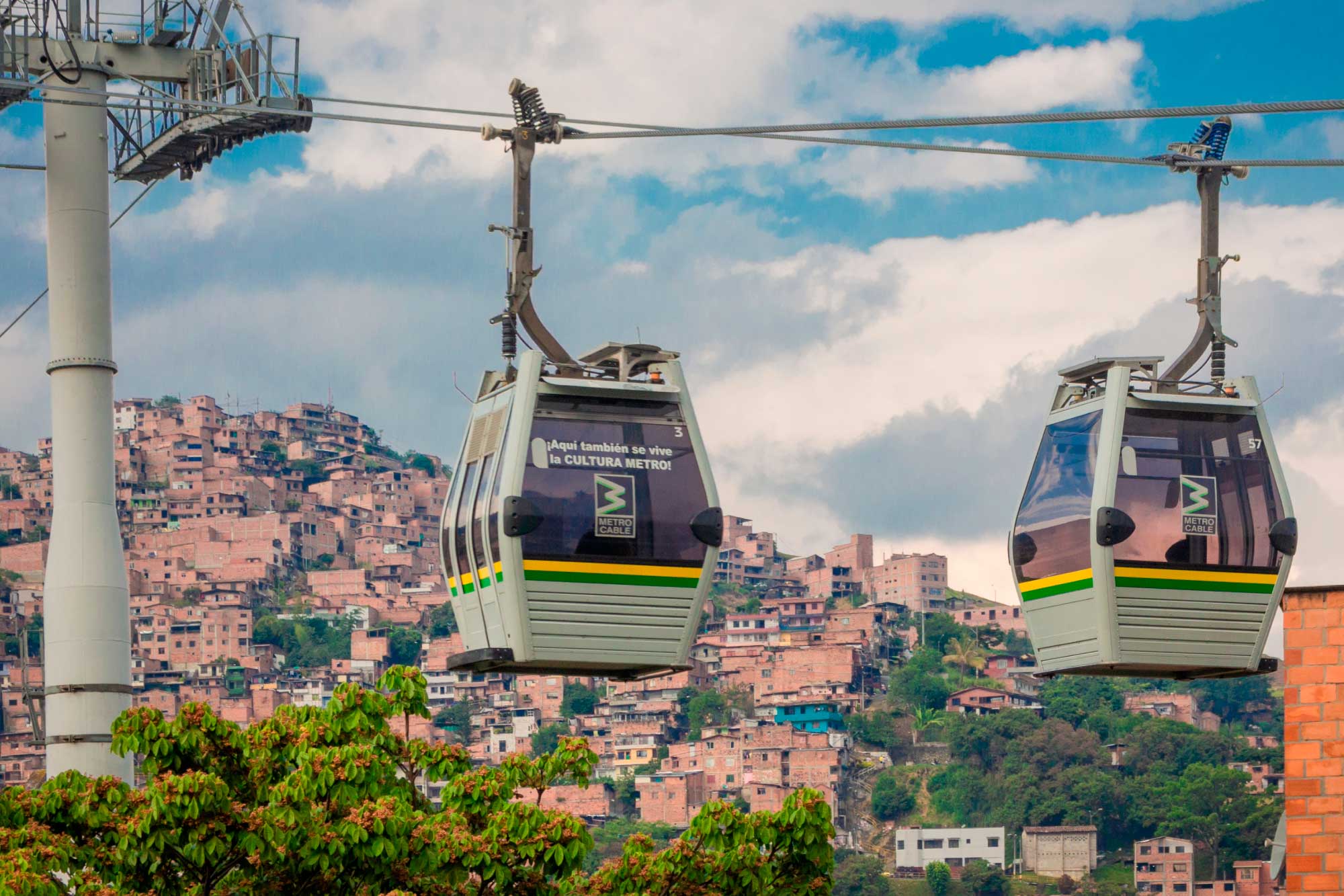 Medellín: City Tour + Comuna 13 | Lunch | Cable Car — foto 4