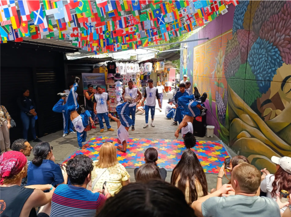 Medellín: City Tour + Comuna 13 | Lunch | Cable Car — foto 3
