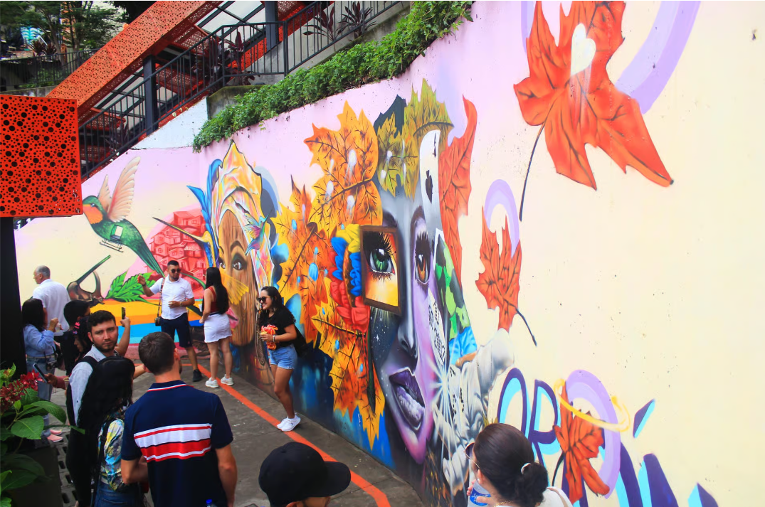 Medellín: City Tour + Comuna 13 | Lunch | Cable Car — foto 5