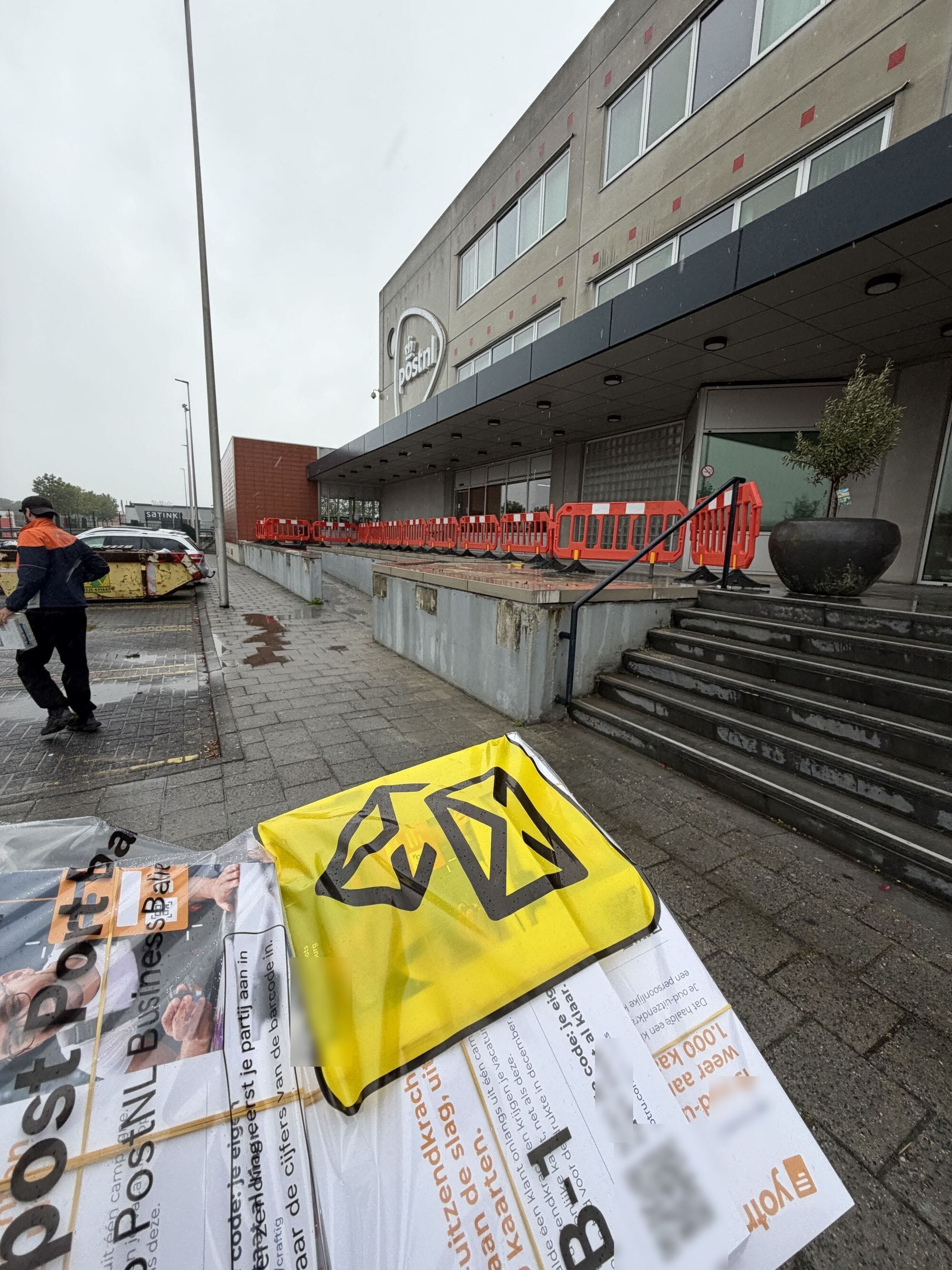 PostNL-gebouw met de Business Balie, waar de partij Yotru-kaarten werd afgeleverd