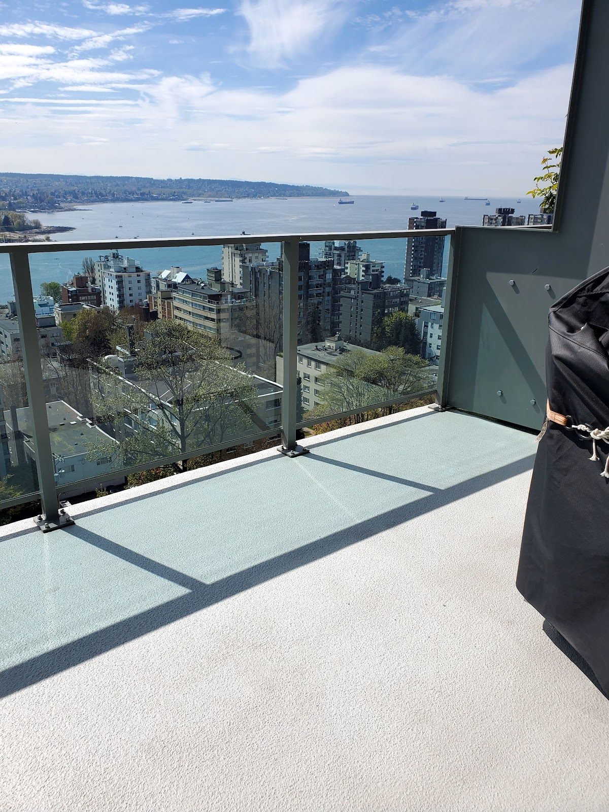 Zuke Balcony Patio and Deck photo