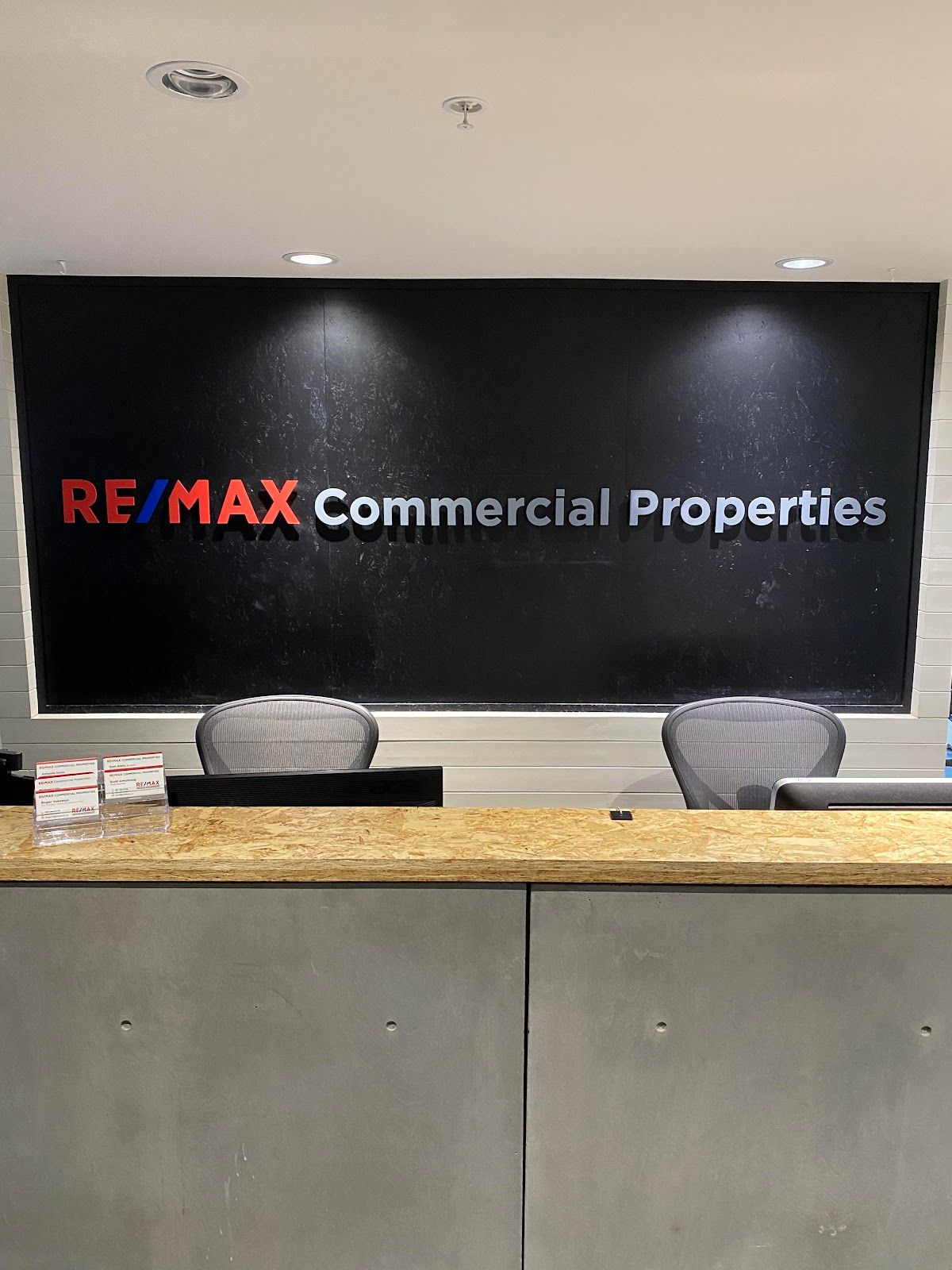 RE/MAX Commercial Properties photo