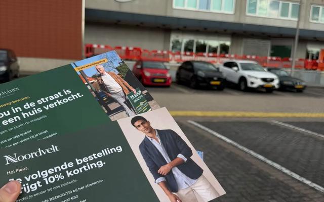 Persoonlijke kaarten voor een zakelijke mailing, klaar om via PostNL verstuurd te worden