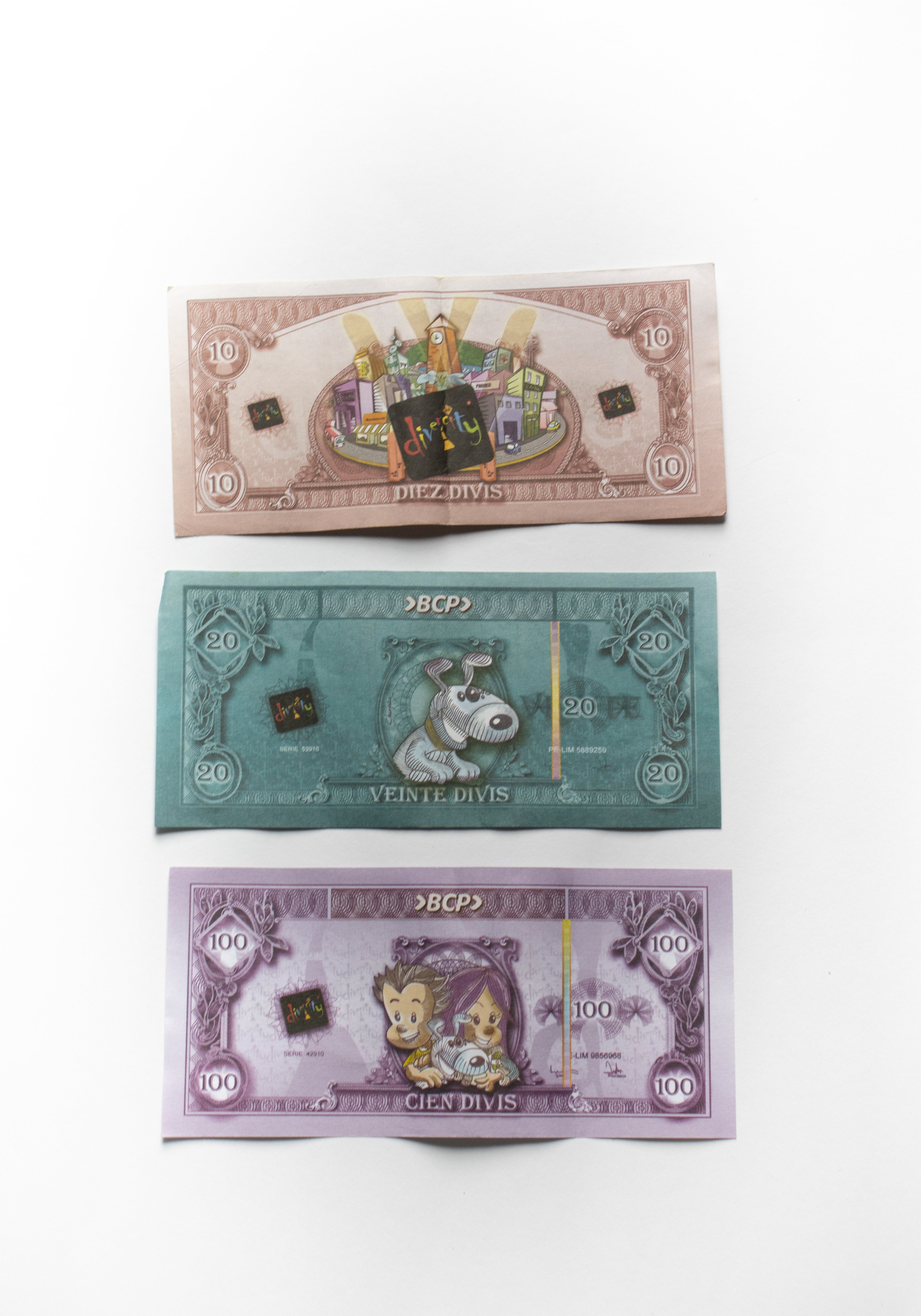 Billetes infantiles de juego en 10, 20 y 100