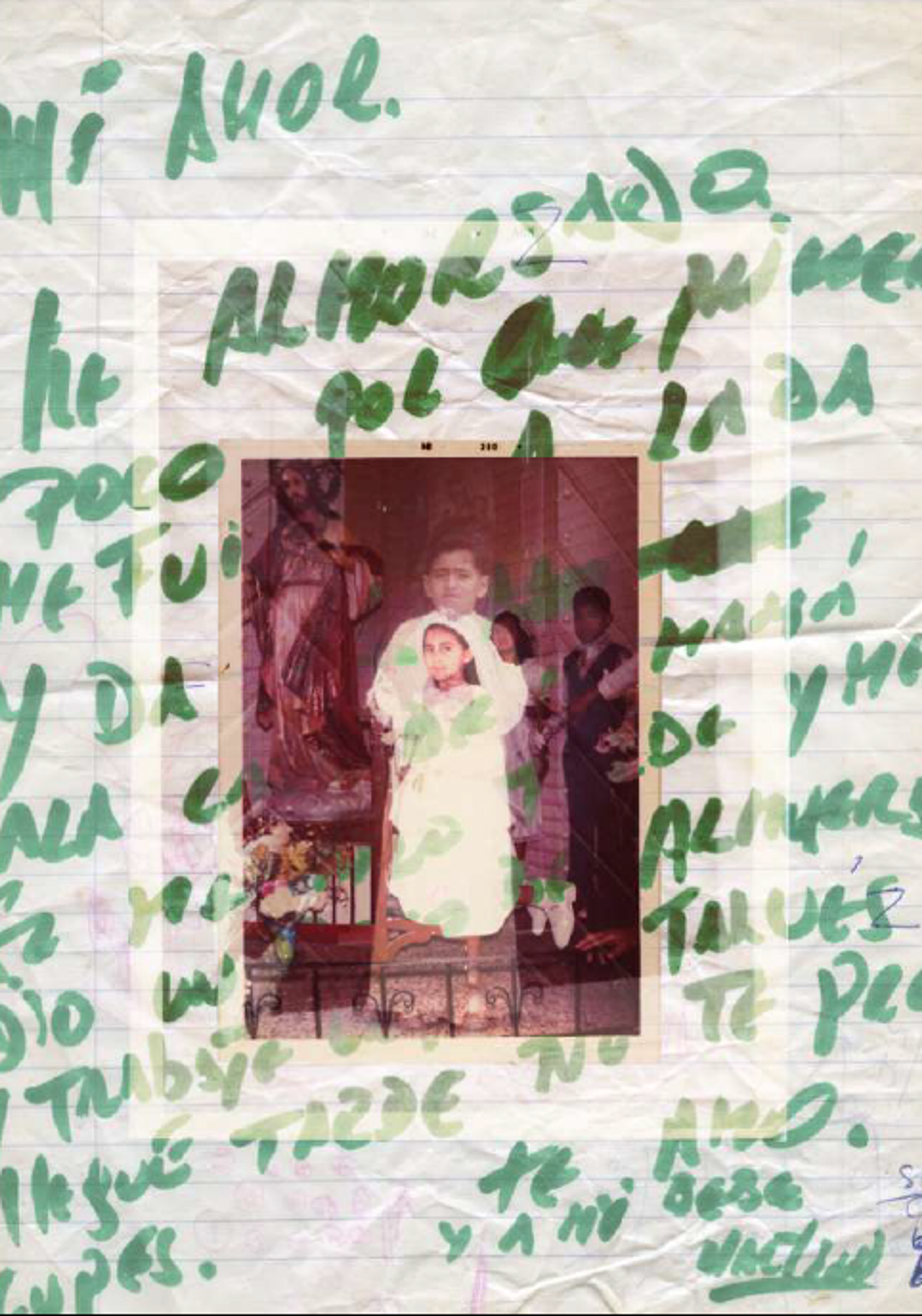 Una página escrita en verde rodeando una foto antigua de dos personas