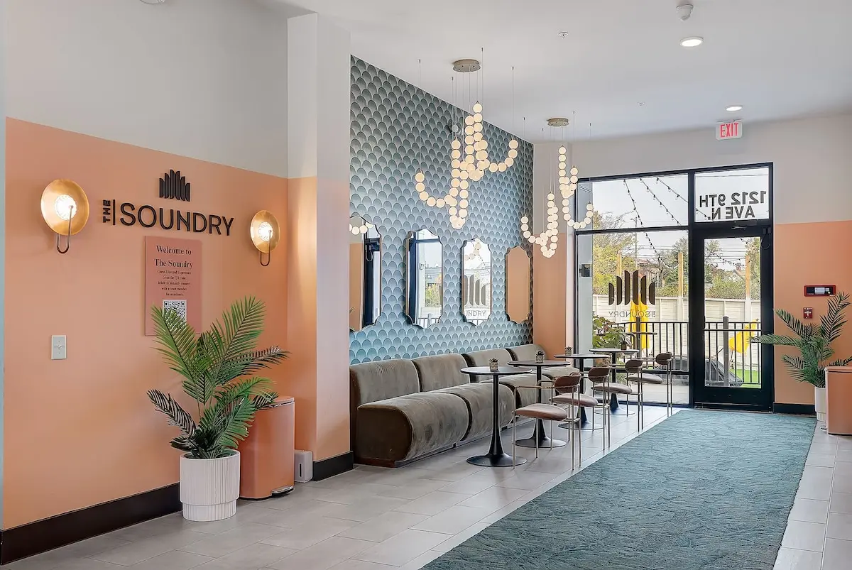 Designer Double Queen Studio photo 2