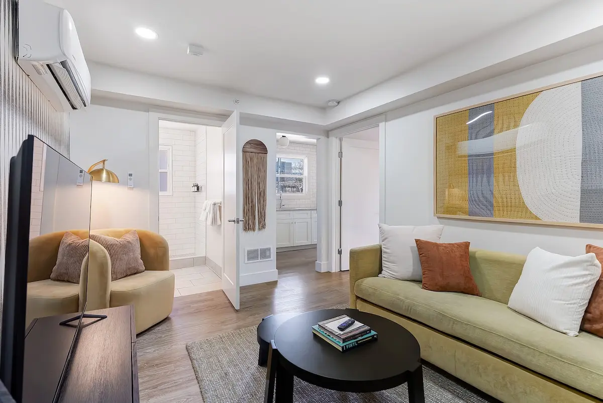 Queen Bedroom photo 5