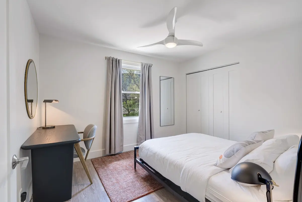 Queen Bedroom photo 11