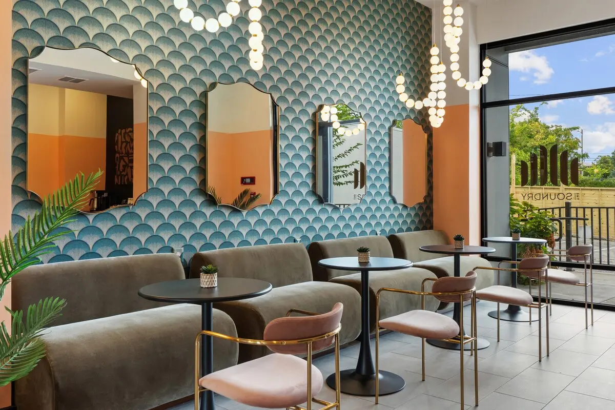 Designer Double Queen Studio photo 8