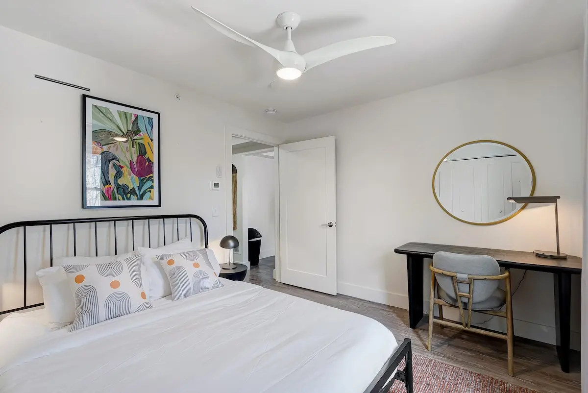 Queen Bedroom photo 12
