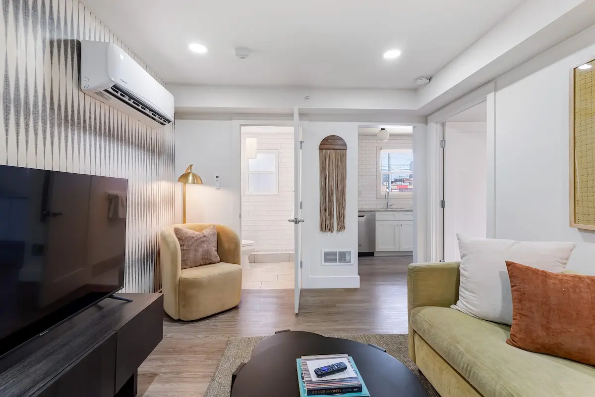 Queen Bedroom photo 4
