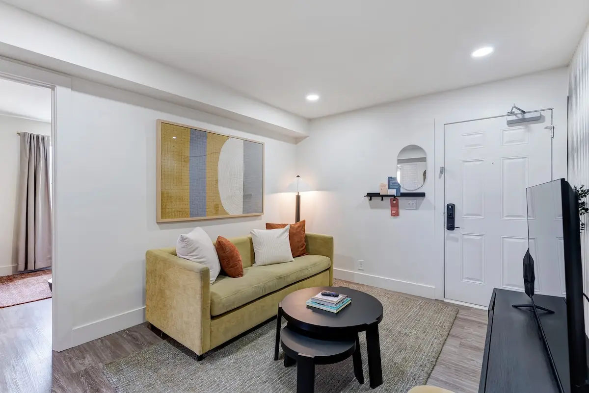 Queen Bedroom photo 7