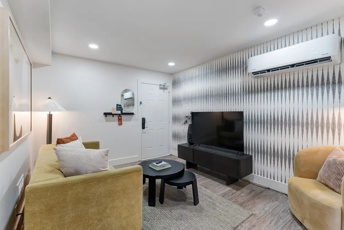 Queen Bedroom photo 8